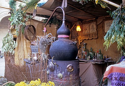 Altstadt: Praza da Quintana – Mittelalterlicher Markt: Destilliergerät - Santiago de Compostela