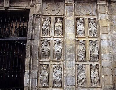 Catedral de Santiago de Compostela (Kathedrale): Figuren aus dem Maestro Mateo neben der Puerta Santa (Heilige Pforte) - Santiago de Compostela
