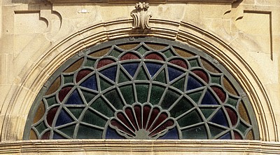 Jakobsweg (Caminho Português): Santuario de la Virgen de la Peregrina - Fenster mit Jakobsmuschel - Pontevedra