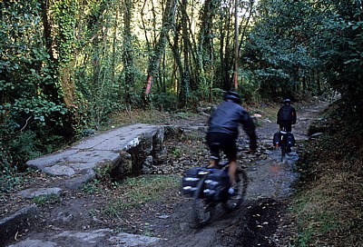 Jakobsweg (Caminho Português): Kleine Brücke zwischen San Caetano und San Mauro - Galicia