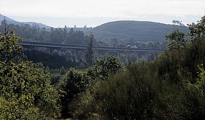 Jakobsweg (Caminho Português): Autobahnbrücke (A 9) bei Valga - Galicia