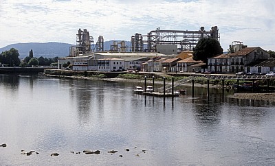 Jakobsweg (Caminho Português): Industrieanlage - Pontecesures