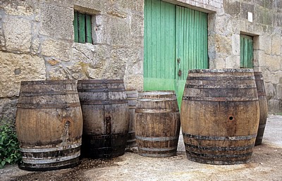 Jakobsweg (Caminho Português): Weinfässer - Padrón