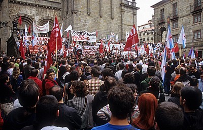 Altstadt: Prazas das Praterías - Demonstration - Santiago de Compostela