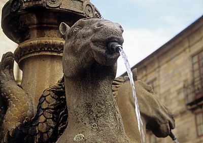 Altstadt: Fonte dos Cabalos (Pferdebrunnen) - Detail - Santiago de Compostela