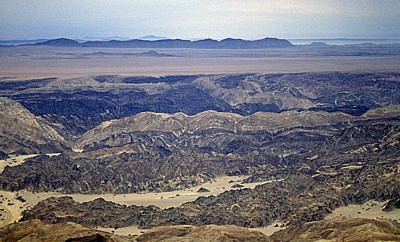 Flug über die Namib: Mondlandschaft - Namib