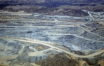Flug über die Namib: Rössing-Mine (größter Urantagebau der Welt) - Namib