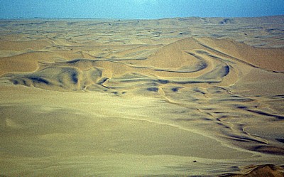 Flug über die Namib: Dünenlandschaft - Namib