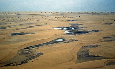 Flug über die Namib: Dünenlandschaft bei Walvis Bay - Namib