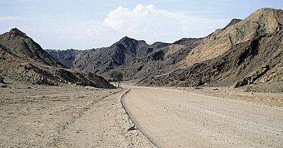 Straße nach Goanikontes - Namib