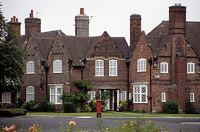 King George's Drive: Briefkasten vor den Wohnhäusern - Port Sunlight