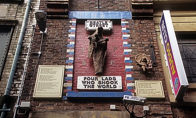 Mathew Street: Statue Four Lads Who Shook The World - Liverpool