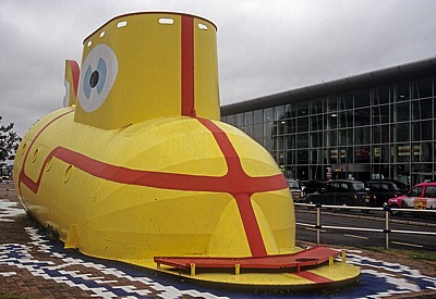 John Lennon Airport: Yellow Submarine - Liverpool