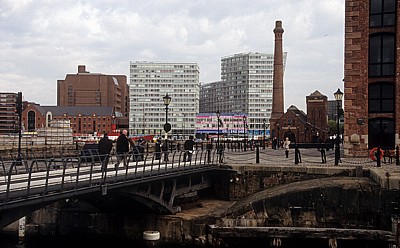 Blick von Albert Dock auf One Park West - Liverpool