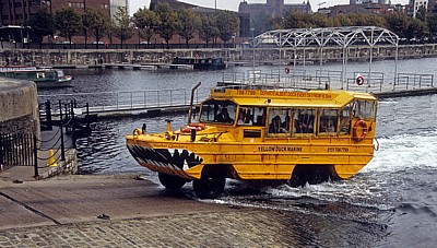 Yellow Duck Marine bei der Ausfahrt aus dem Salthouse Dock - Liverpool