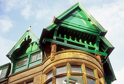 Welford Place: Hausgiebel - Detail - Leicester