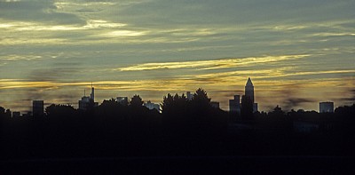 Blick von der A5 auf die Skyline Frankfurts - Frankfurt/Main