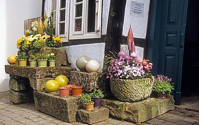 Krummacherstraße: Kunsthandwerk vor dem Schiefen Haus - Tecklenburg