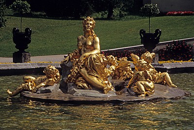 Park Linderhof: Figurengruppe Flora und Putten - Ettal