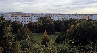 Ostpark:  Blick auf Neuperlach und die Bayerischen Alpen - München