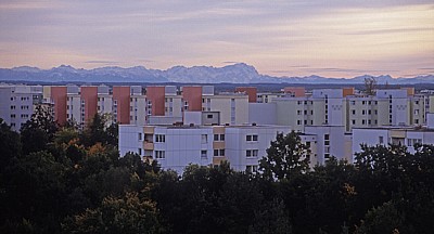 Ostpark: Blick über Neuperlach auf die Bayerischen Alpen - München