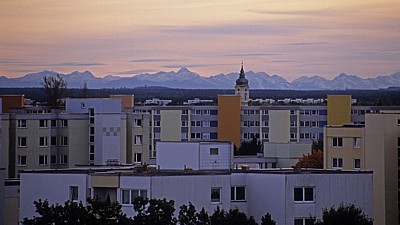 Ostpark: Blick über Neuperlach auf die Bayerischen Alpen - München
