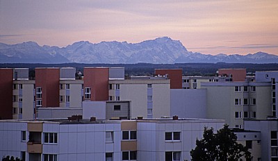 Ostpark: Blick über Neuperlach auf die Bayerischen Alpen - München