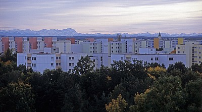 Ostpark: Blick über Neuperlach auf die Bayerischen Alpen - München
