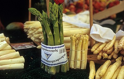 Viktualienmarkt: Grüner und weißer Spargel - München