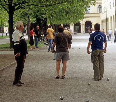 Hofgarten: Boule-Spieler (Pétanque) - München
