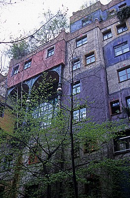 Kegelgasse: Hundertwasserhaus (Hundertwasser-KrawinaHaus) - Fassade - Wien