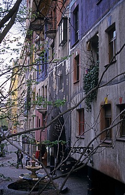 Kegelgasse: Hundertwasserhaus (Hundertwasser-KrawinaHaus) - Wien