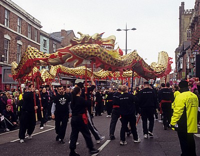 Chinatown (Berry Street): Chinesisches Neujahrsfest - Drachentanz  - Liverpool