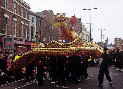 Chinatown (Berry Street): Chinesisches Neujahrsfest - Drachentanz  - Liverpool