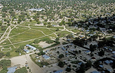 Flug Kwara - Maun: Blick auf Maun - Maun