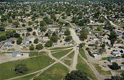 Flug Kwara - Maun: Blick auf Maun - Maun