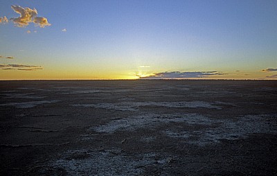 Ntwetwe Pan (Salzpfanne): Sonnenuntergang - Makgadikgadi-Pfannen