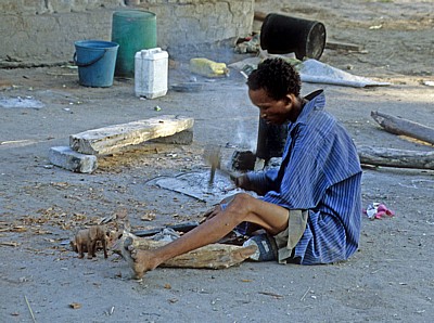 Ombili: San produziert Kunsthandwerk - Oshikoto