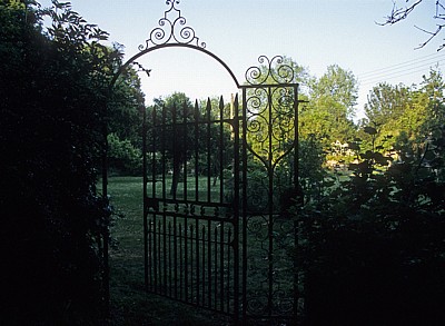 Clare Priory (Priorat): Eisentor - Clare