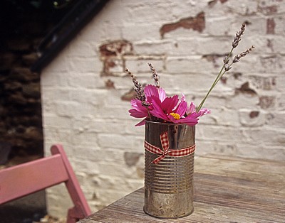 Castle Cottage: Konservendose mit Blumen - Oakham