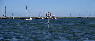 Blakeney National Nature Reserve: Verkehrsschild im Wasser - Norfolk