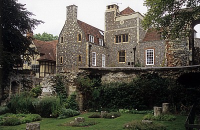 The Cathedral of Christ Church (Canterbury Cathedral, Kathedrale): Precinct Gardens (Gärten) - Canterbury