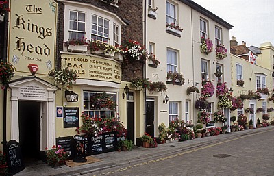 Beach Street: Häuser mit üppigem Blumenschmuck - Dover