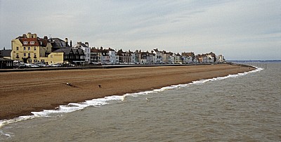 Blick vom Pier auf die Uferpromenade - Deal