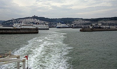 Fähre Dover - Dünkirchen: Blick von der Fähre auf den Port of Dover (Hafen) - Dover