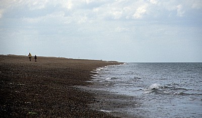 Kiesstrand: Spaziergänger - Cley next the Sea