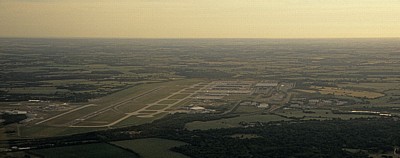 Flug London Stansted - Bremen: Stansted Airport - Essex