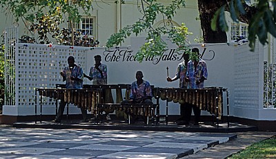 Victoria Falls Hotel: Marimba-Spieler - Victoria Falls