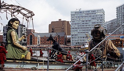 Canning Dock: Sea Odyssey - Giant Spectacular (Royal de Luxe)  - Liverpool