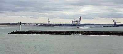 Fähre Dover - Dünkirchen: Blick von der Fähre auf den Port Ouest (Westhafen) - Dünkirchen